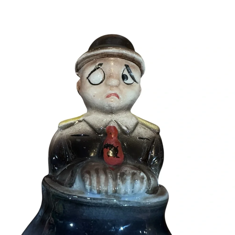 Vintage Japan Salt & Pepper Shakers Men in Boiling Pots‎ Ceramic Anthropomorphic